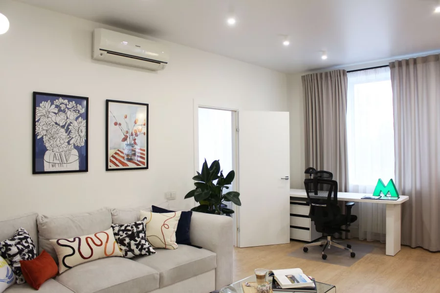 Gulliver Mall Apartment - Central Kyiv